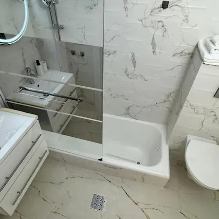 Beautiful With 2 Beds *