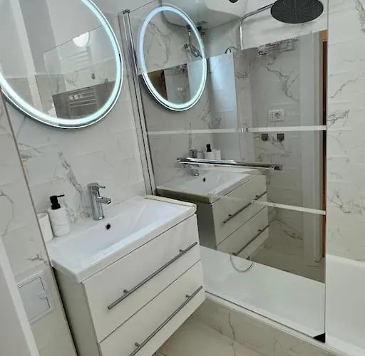Beautiful With 2 Beds * Бухарест
