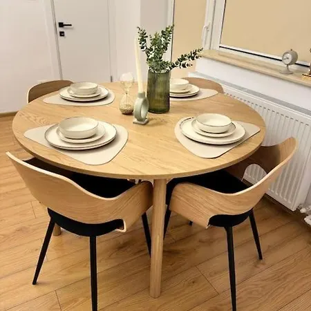 Beautiful With 2 Beds Apartment *