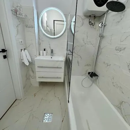 Beautiful With 2 Beds *