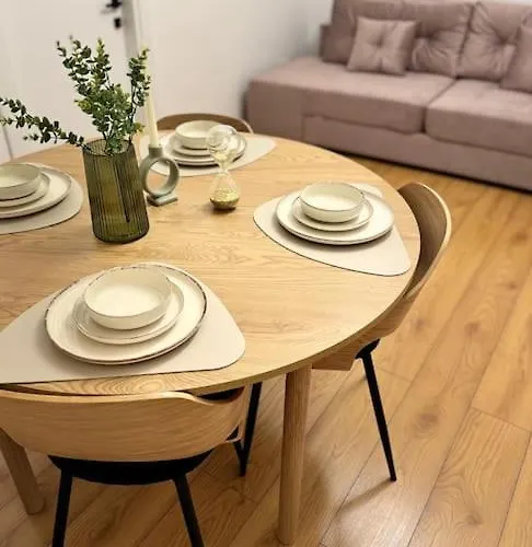 Beautiful With 2 Beds Apartament