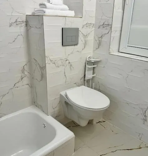 Beautiful With 2 Beds *