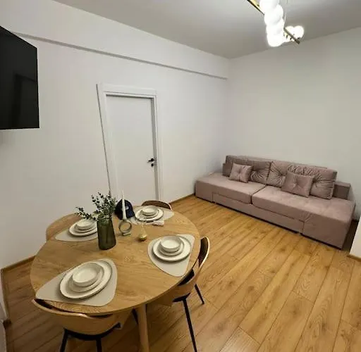 Beautiful With 2 Beds Apartament