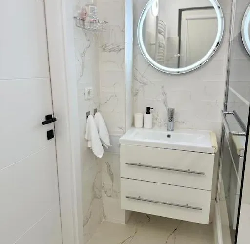 Beautiful With 2 Beds *