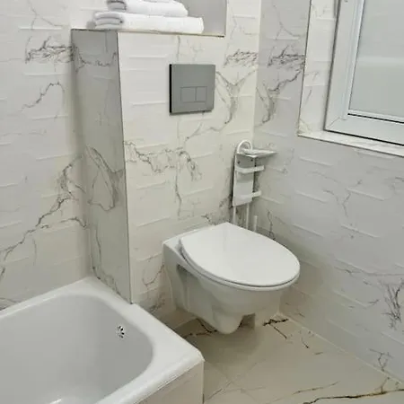 Beautiful With 2 Beds *