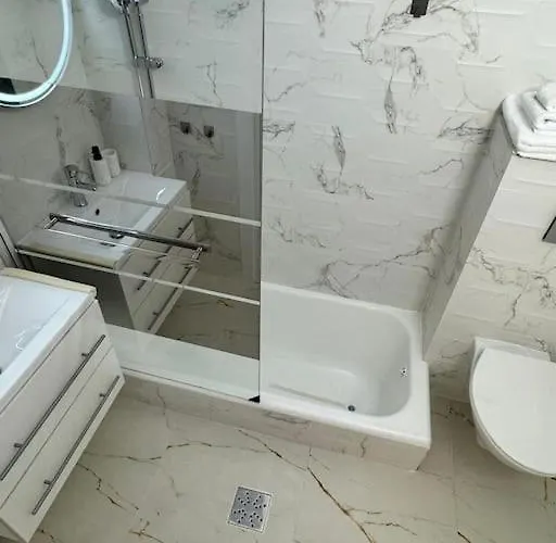 Beautiful With 2 Beds *